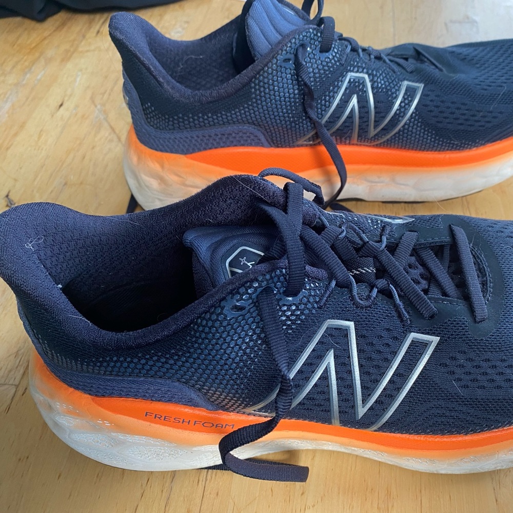 New Balance Mens fresh foam more v3 navy blue orange excellent condition SZ 11